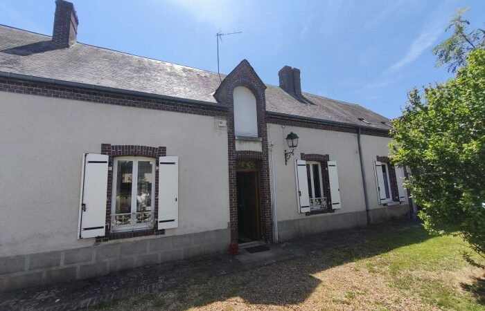 Maison maison au charme d’antan à fort potentiel. à BROU