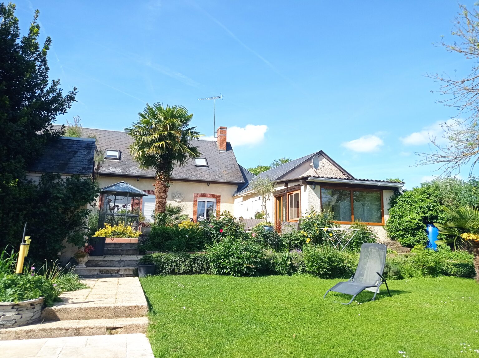 Maison Maison de campagne avec maison d’amis et jardin verdoyant à Bonneval
