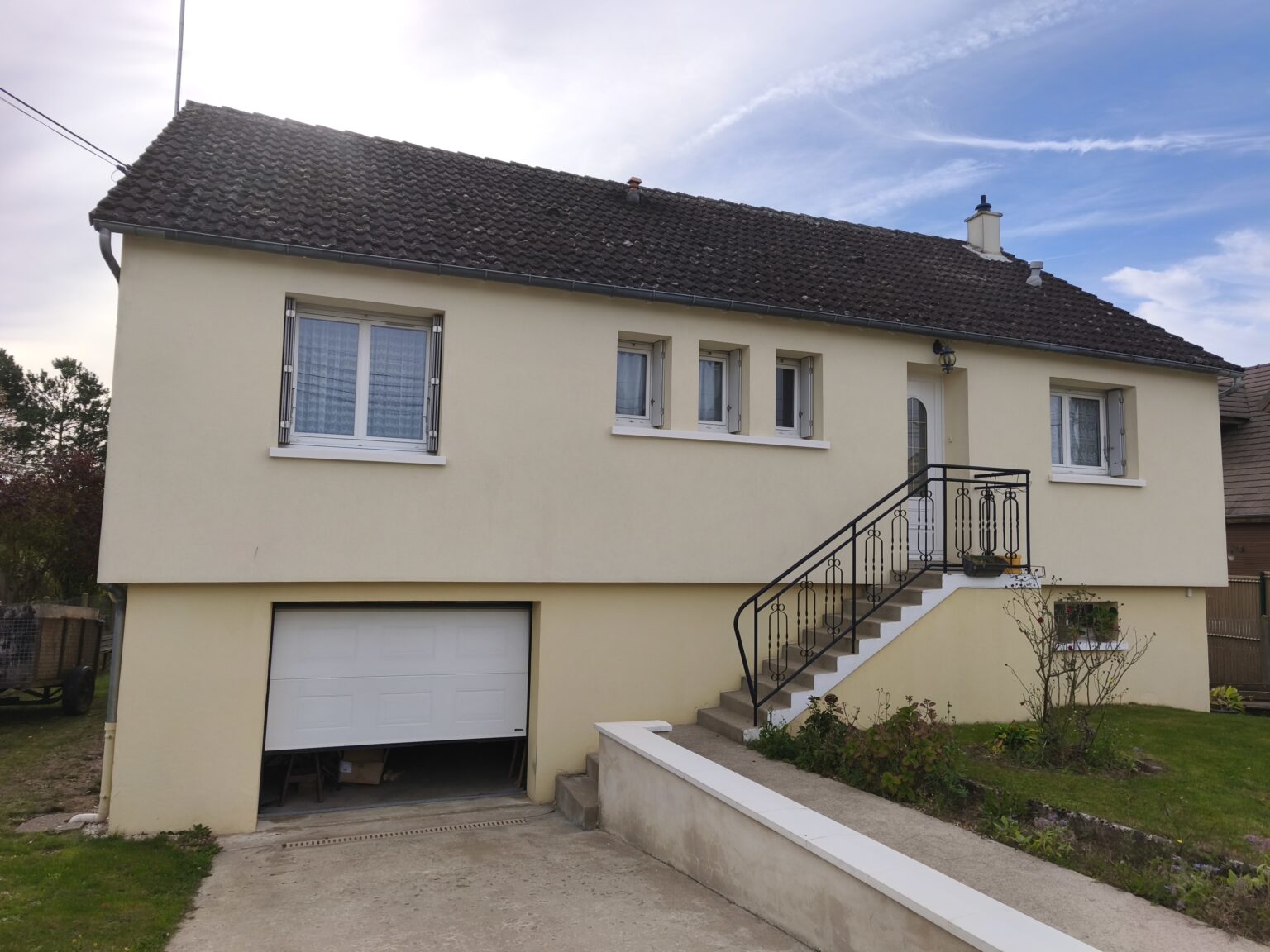 Maison Maison de plain-pied avec sous-sol et grand grenier. à Châteaudun