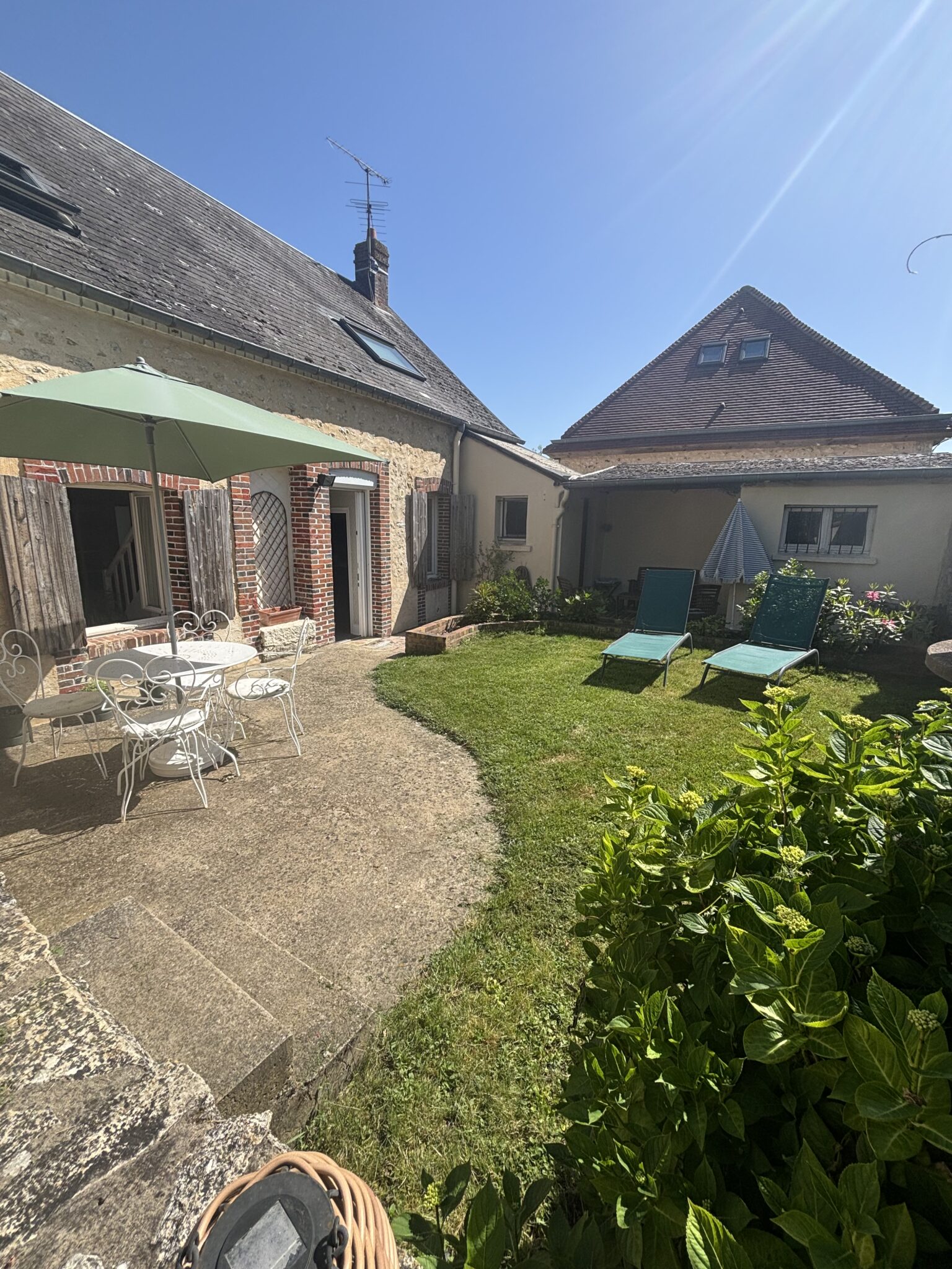 Maison Une maison de caractère où l’histoire rencontre le confort moderne… prête à devenir la vôtre. à dammarie