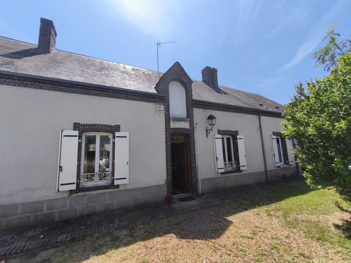 Maison maison au charme d'antan à fort potentiel. à BROU