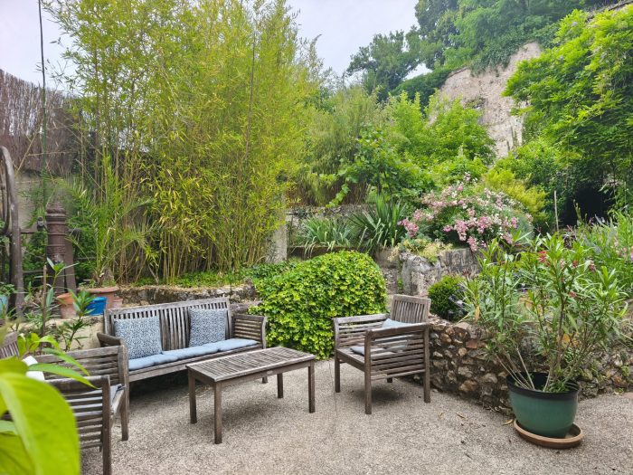 Maison Maison de charme en ville avec jardin verdoyant. à CHATEAUDUN